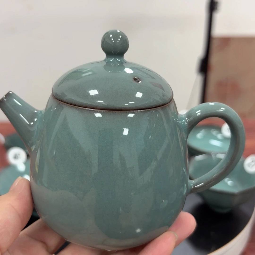 黑胎无片纹小茶壶