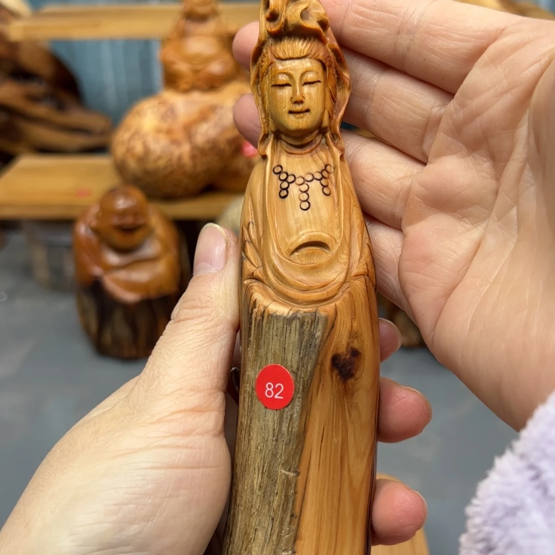 一***苇木崖柏木摆件手把件，