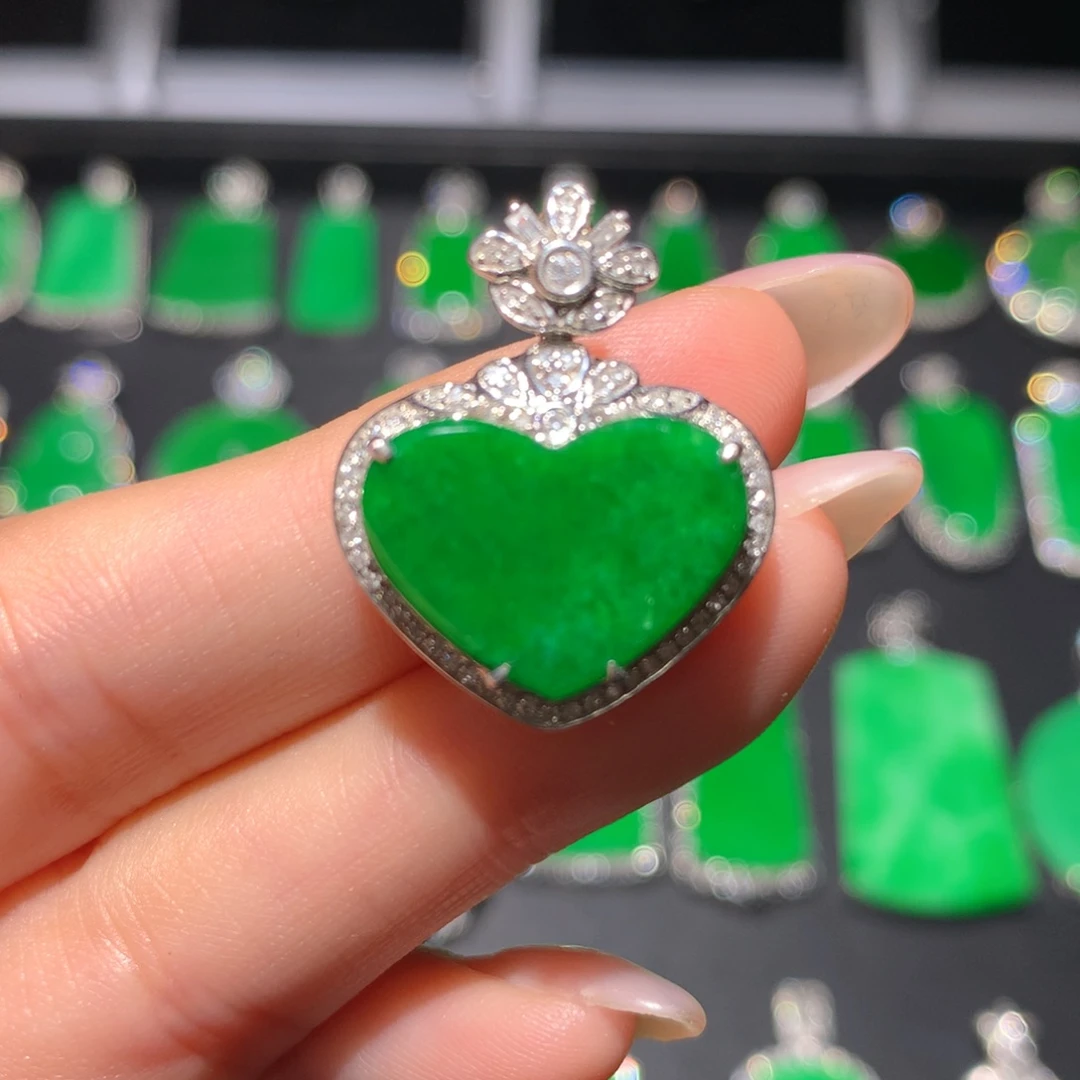 翡翠18K金镶嵌颈饰翡翠