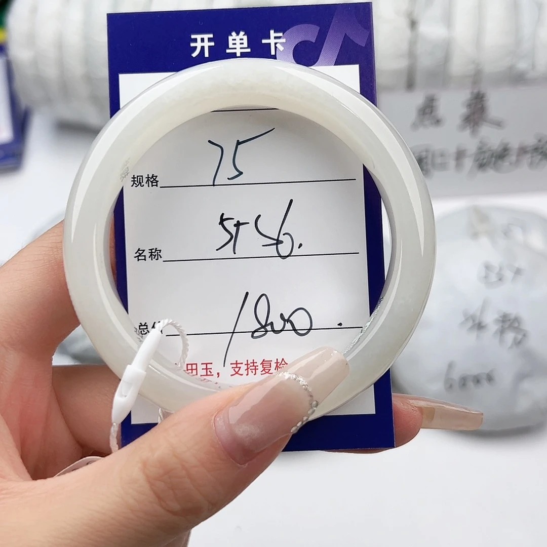 和田玉手镯未镶嵌