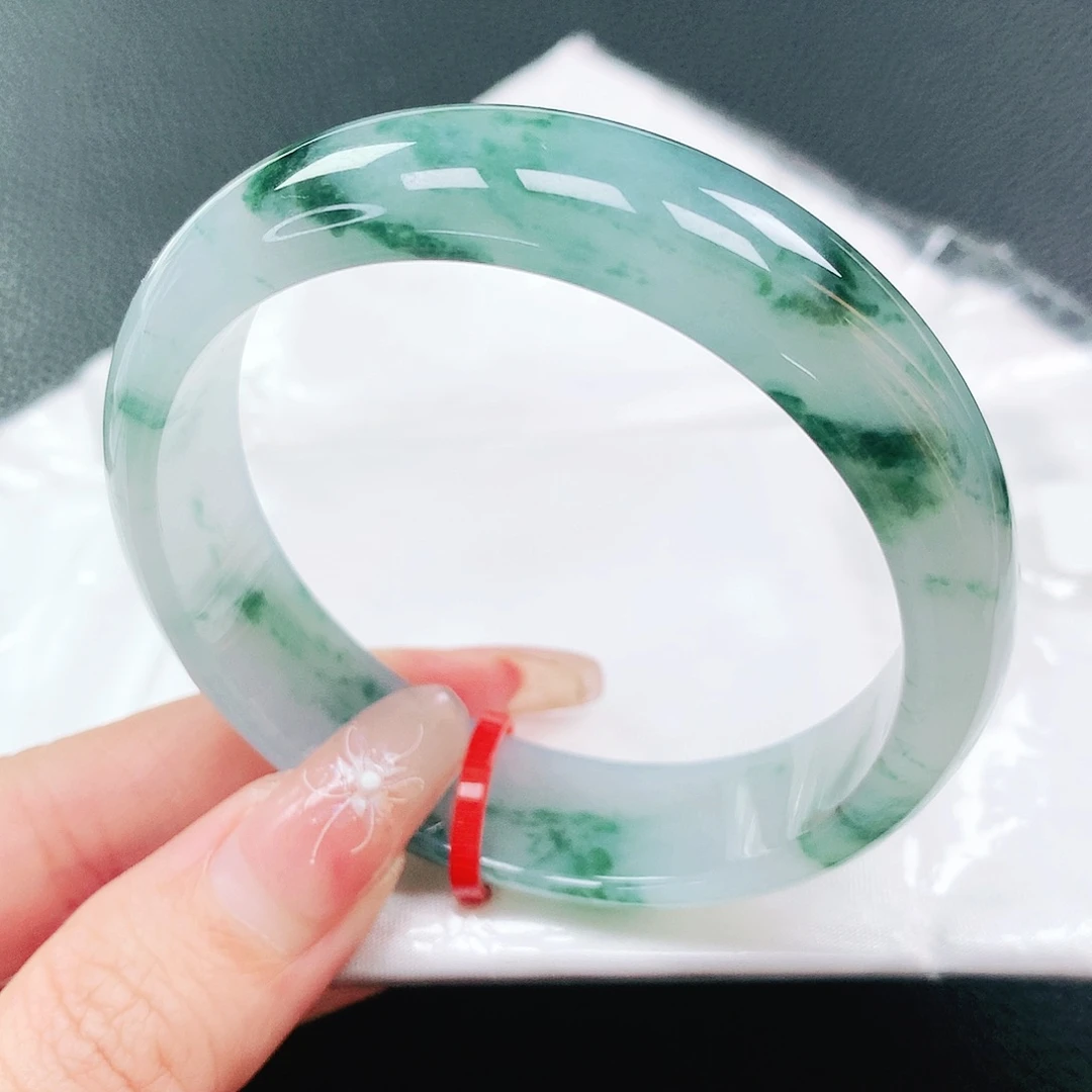 翡翠手镯未镶嵌54圈