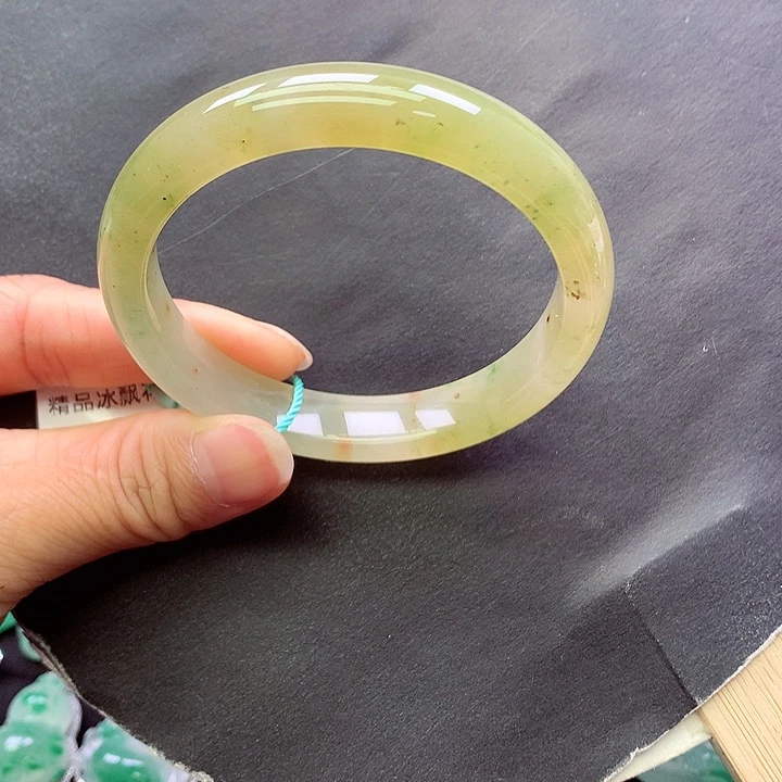 未镶嵌手镯石英质玉