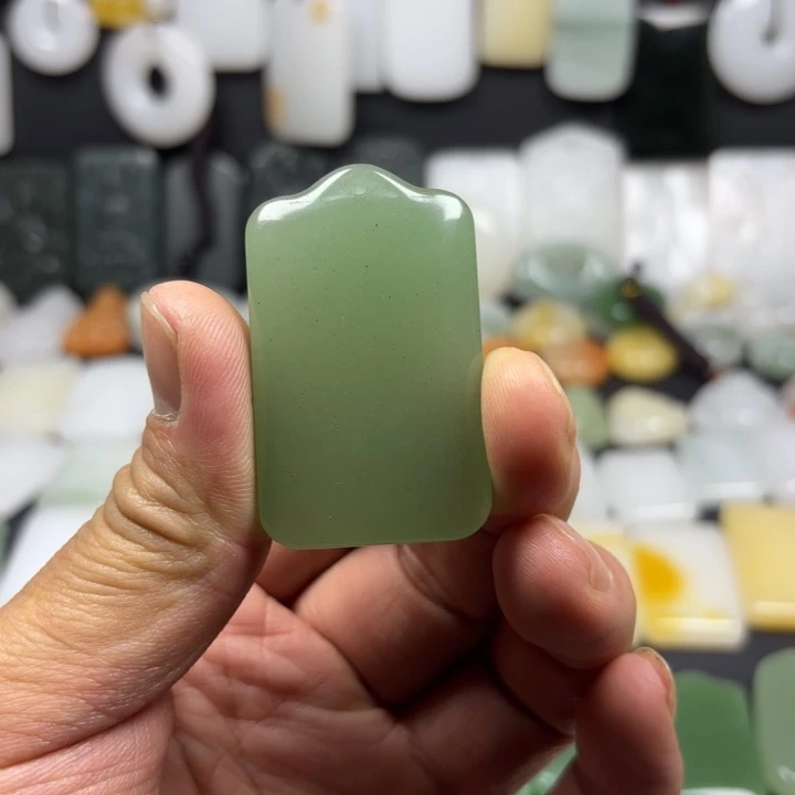 石英质玉（金丝玉）未镶嵌颈饰