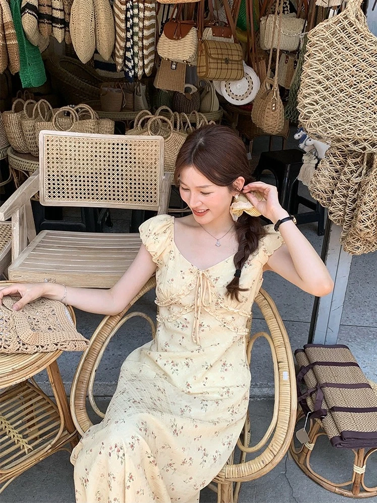 法式系带碎花连衣裙2025夏季新款韩系设计感气质显瘦裙子