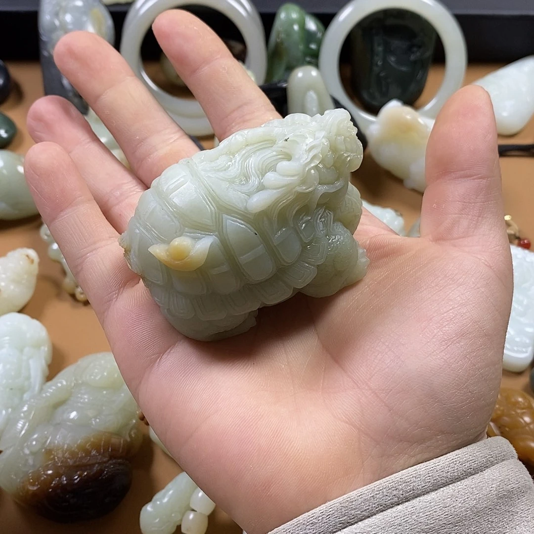 和田玉（糖玉）挂件未镶嵌大*兄