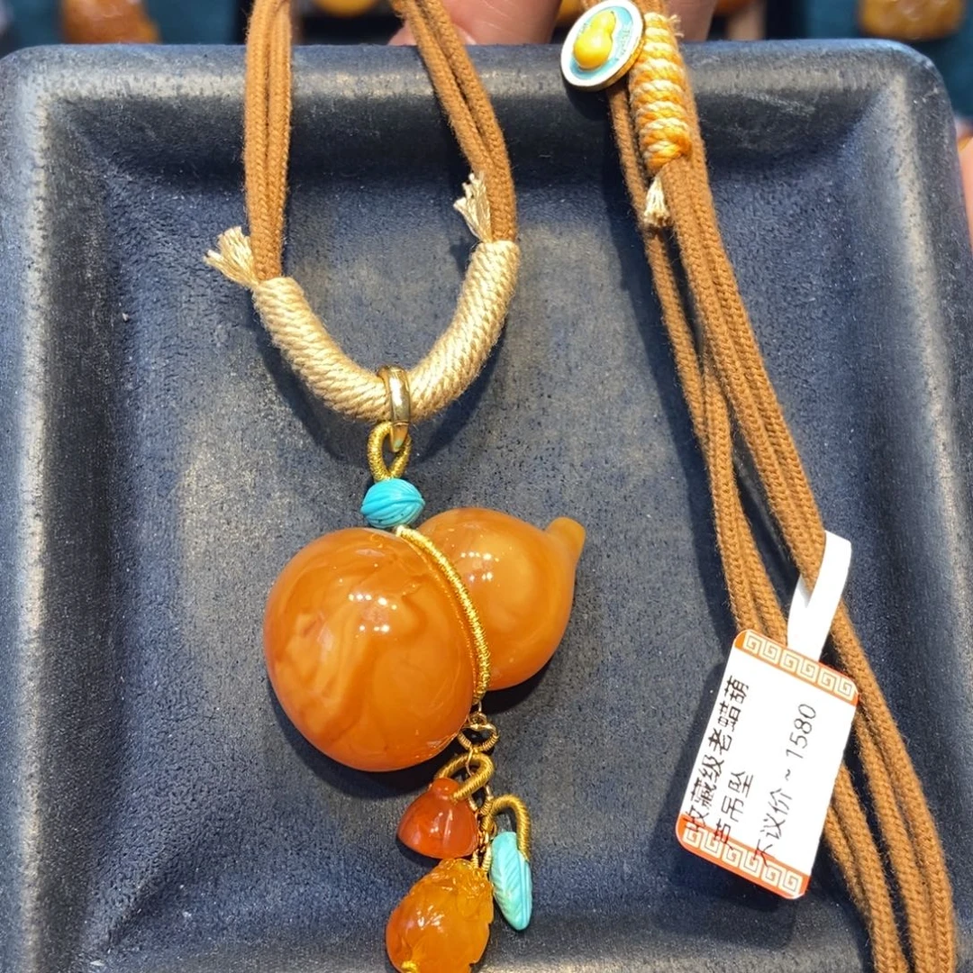 琥珀未镶嵌颈饰蜜蜡