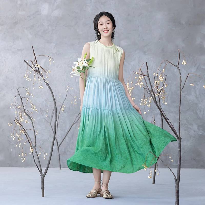 生活在左渐变大摆连衣裙提花显瘦褶皱复古显瘦2025夏季新品长裙女