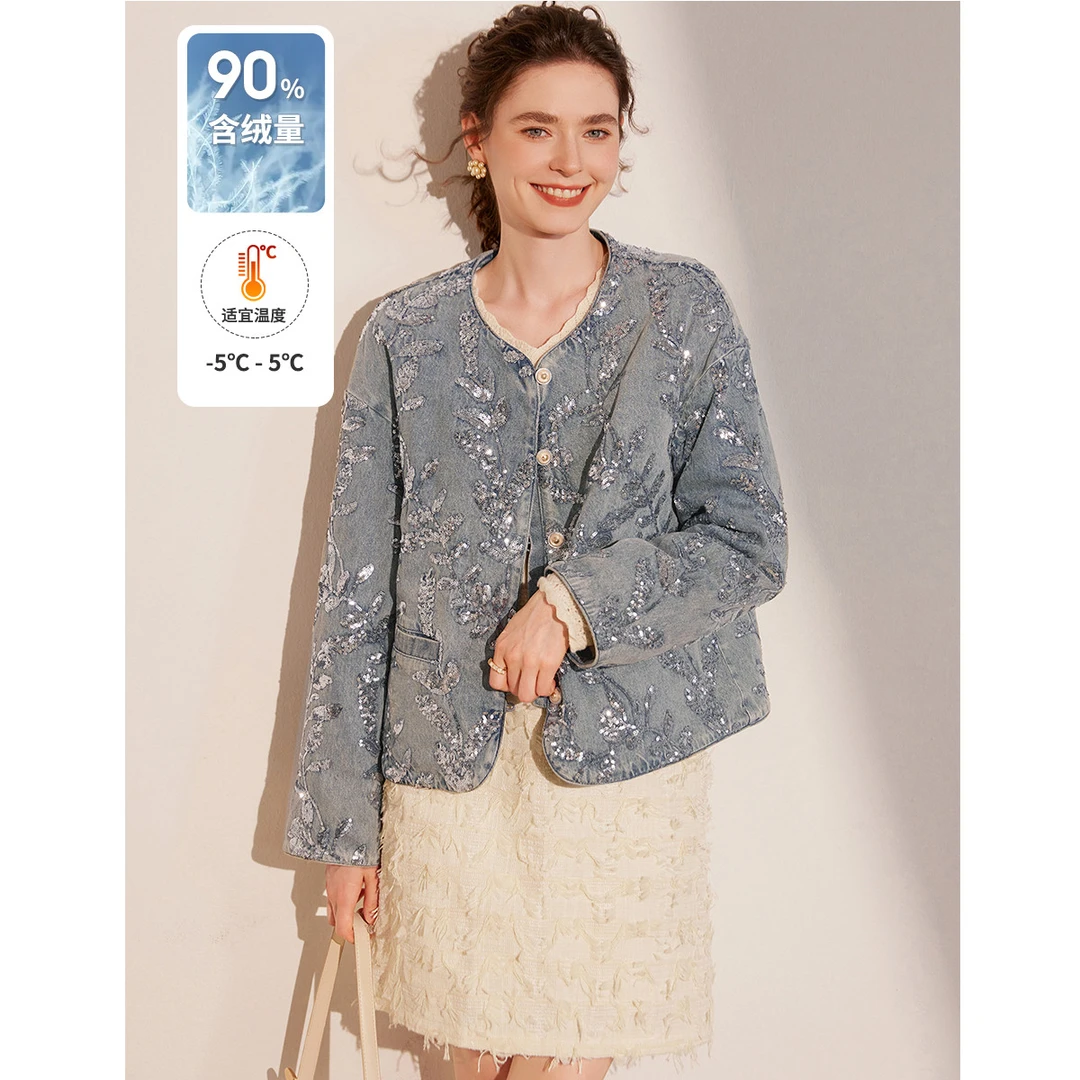 白鹿语冬款时尚圆领亮片绣花牛仔加厚保暖微落肩羽绒服女BX10061