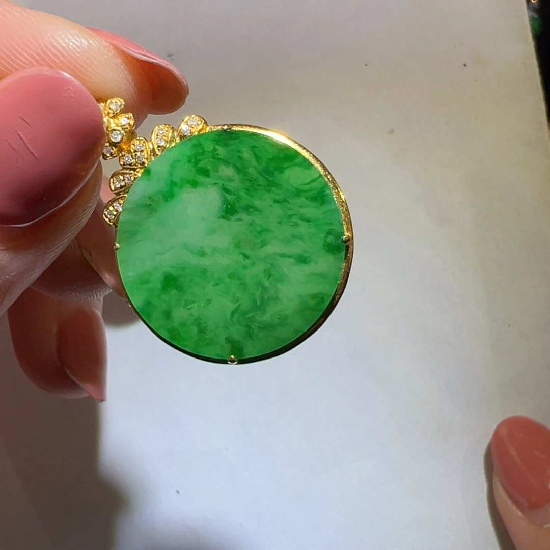 翡翠颈饰18K金镶嵌吊坠