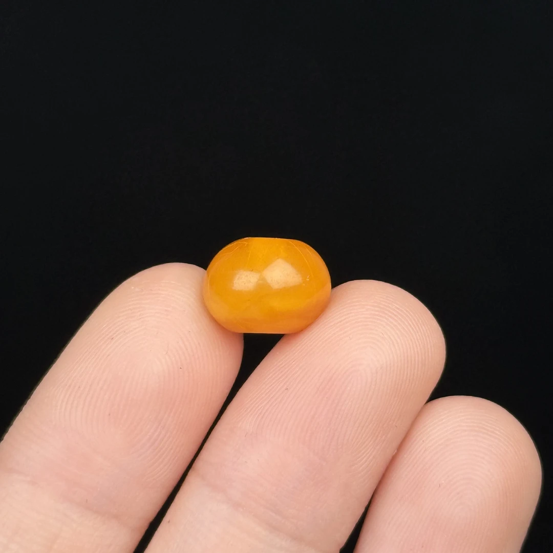 D7112天然原矿蜜蜡 鸡油红墩子10.7*8mm 支持鉴定 假一罚十