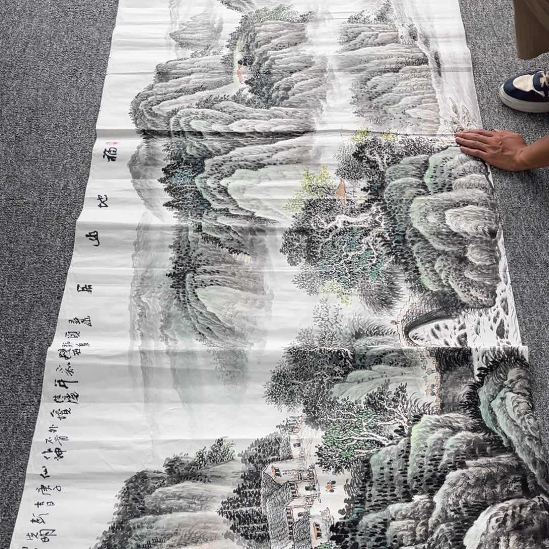 国画卖字画的小男孩