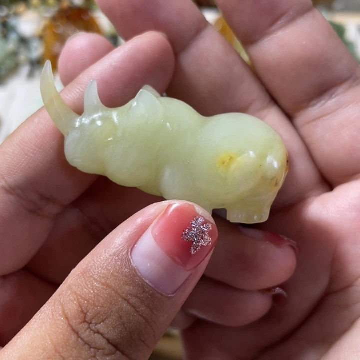 岫玉未镶嵌吊坠(赠链)