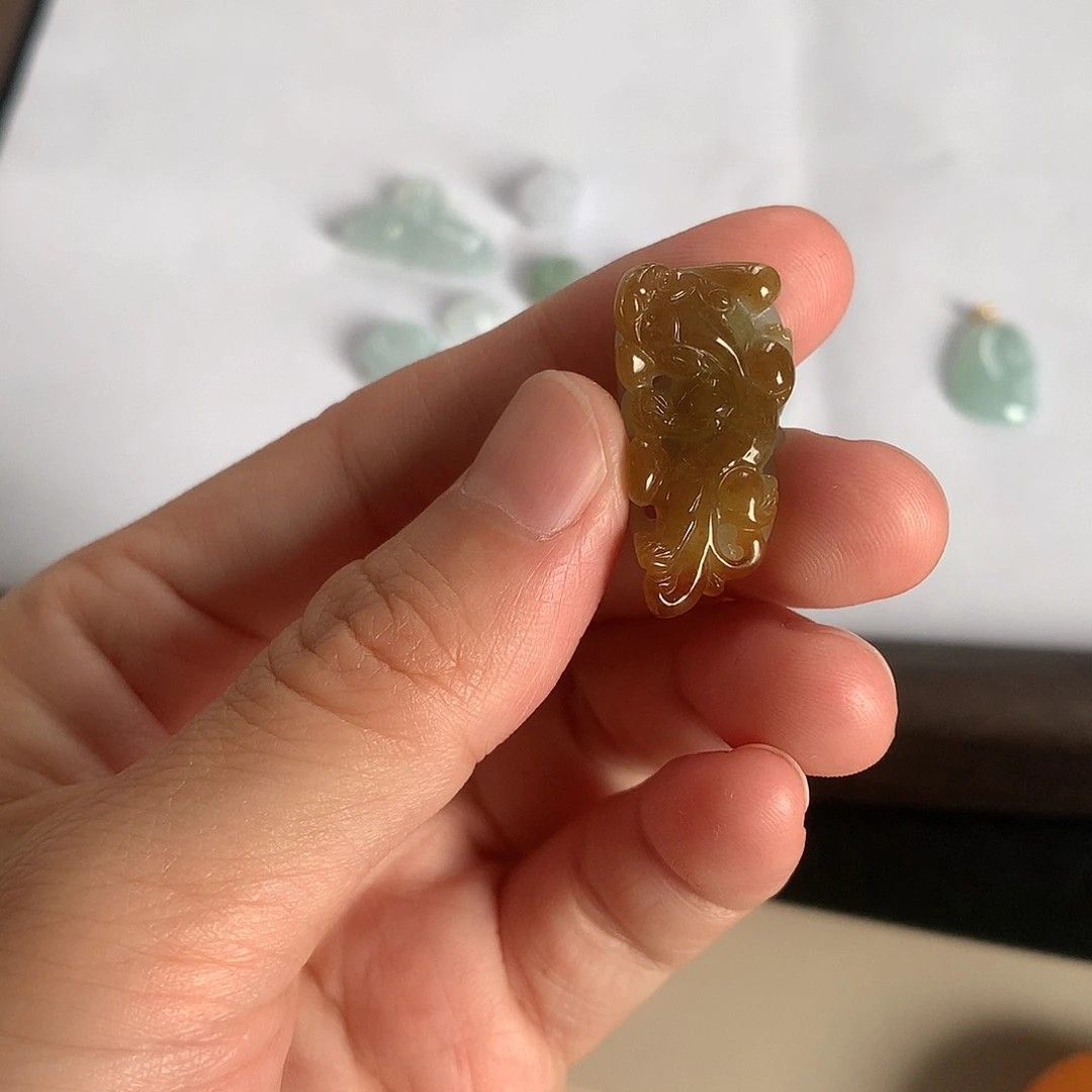 翡翠未镶嵌颈饰貔貅
