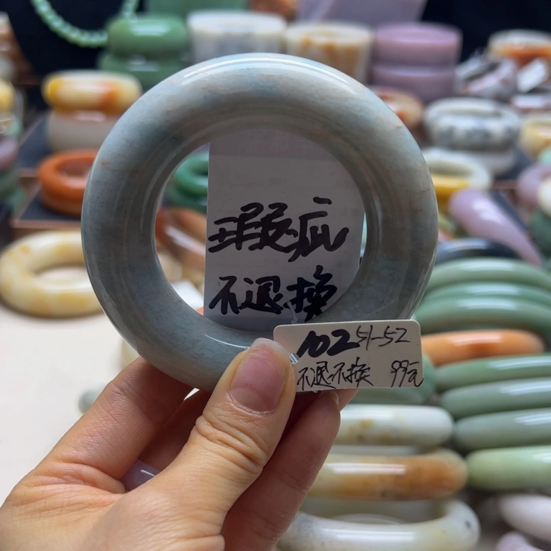 未镶嵌手镯石英岩玉