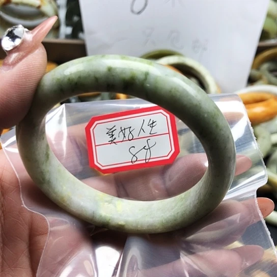 蛇纹石玉手镯未镶嵌美**生