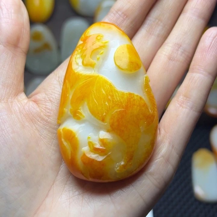 用***4和田玉未镶嵌颈饰