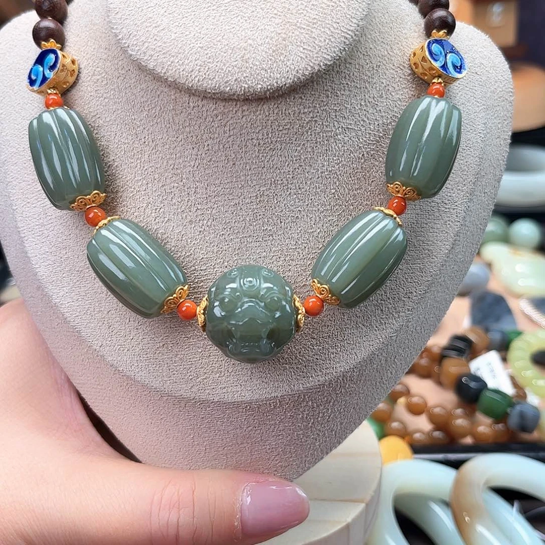 颈饰未镶嵌和田玉