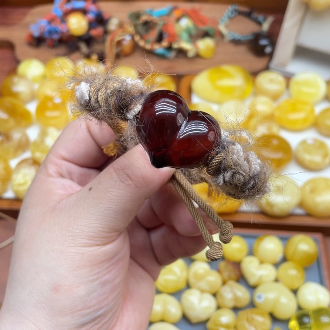 琥珀未镶嵌颈饰血珀屁桃手绳