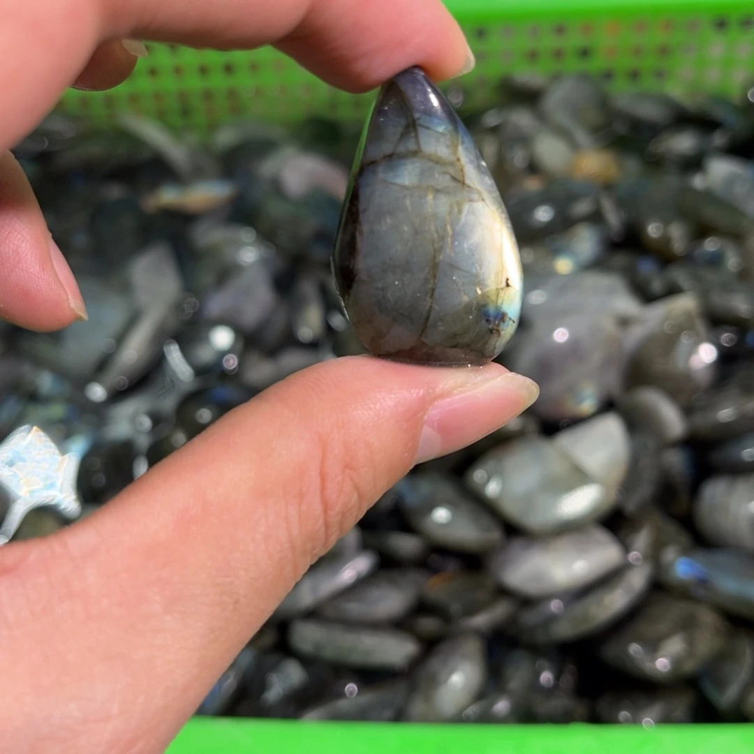 拉长石吊坠未镶嵌桃***?