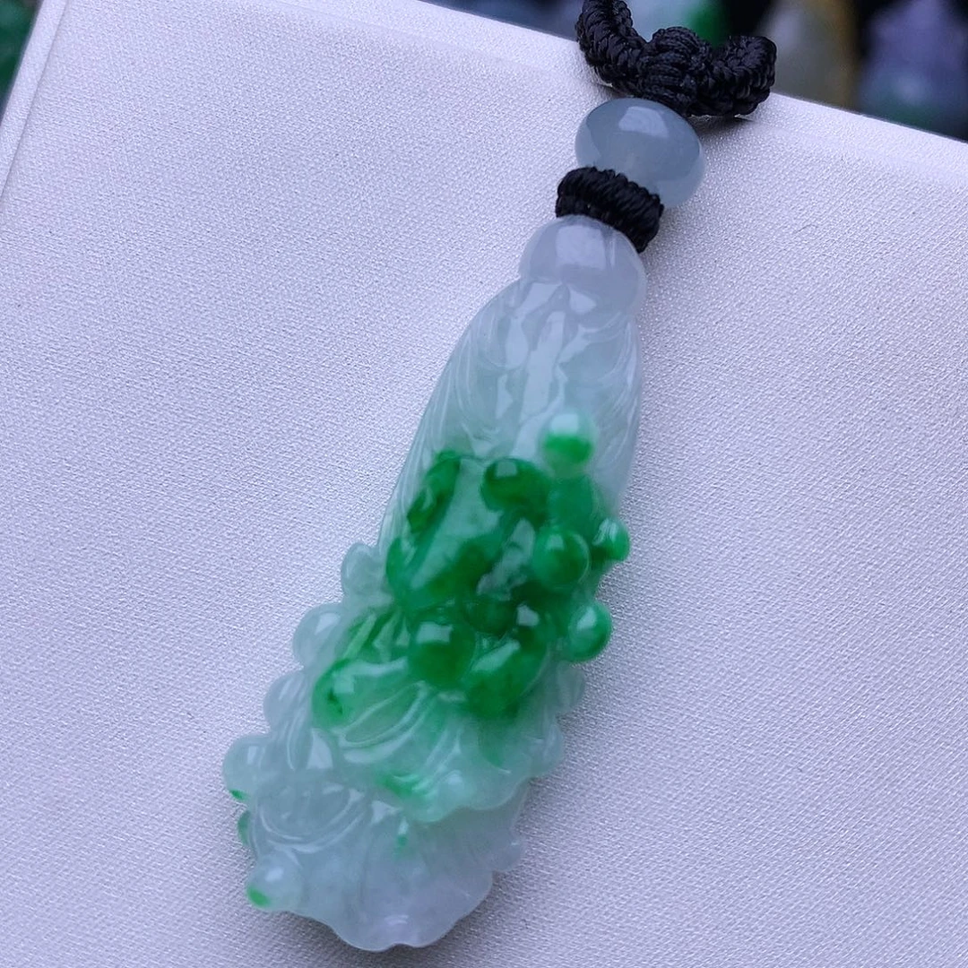 翡翠未镶嵌颈饰白菜