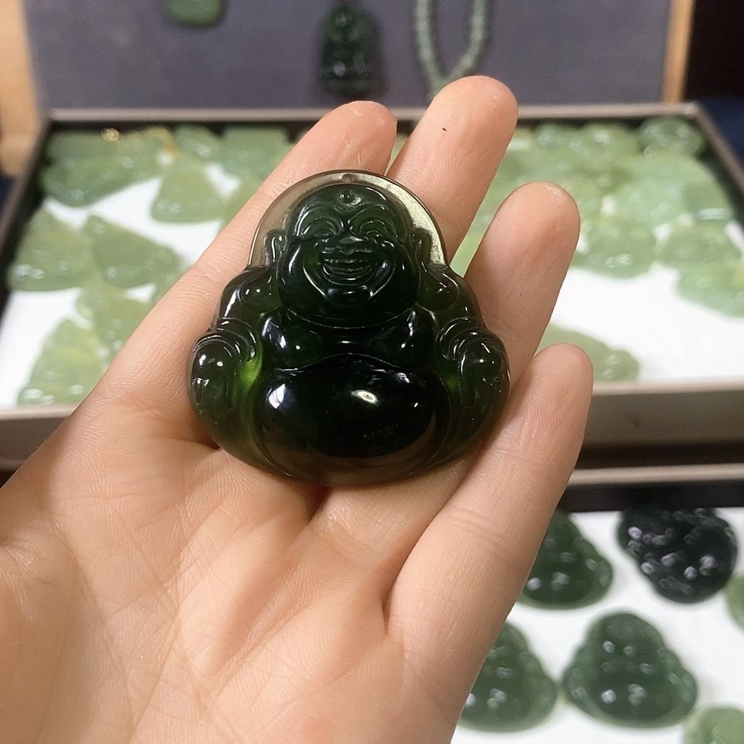 樱****蛇纹石玉未镶嵌颈饰