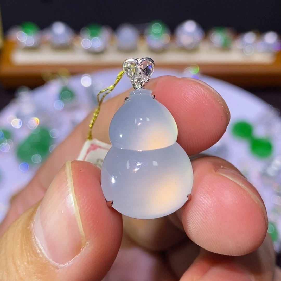 【闪购商品】颈饰18K金镶嵌翡翠