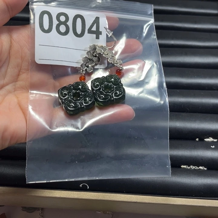 浴***生合金蛇纹石玉耳饰