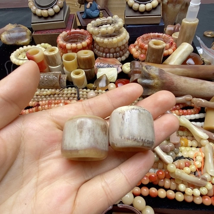 驼骨把件驼骨，手持手把手球