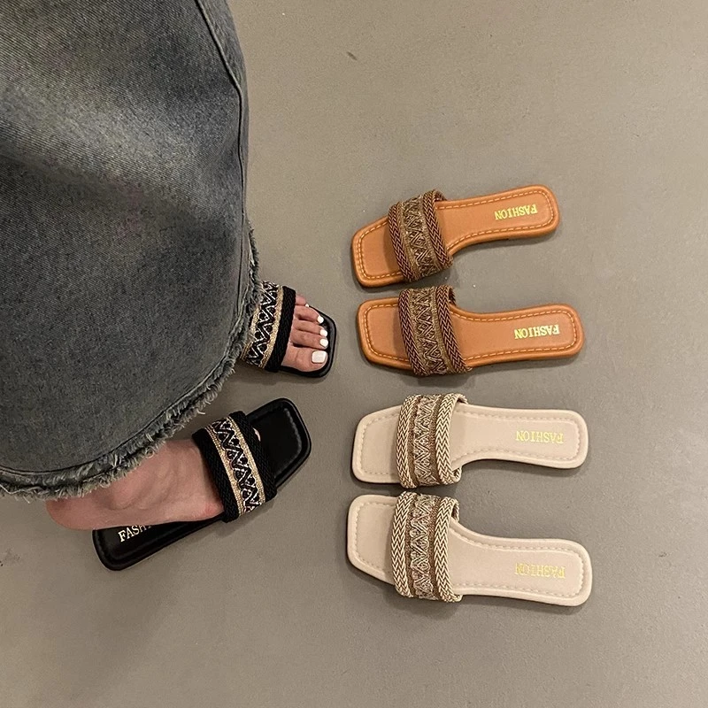 小香风凉拖鞋女外穿2025年夏季新款显脚小软底方头海边度假沙滩鞋