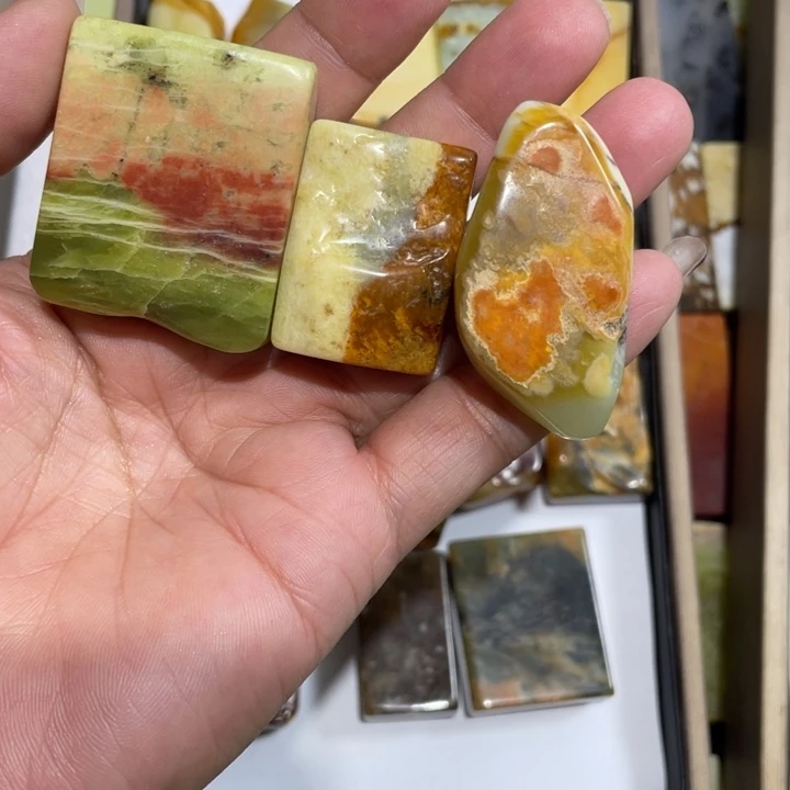 蛇纹石玉未镶嵌天然花玉平安无事牌