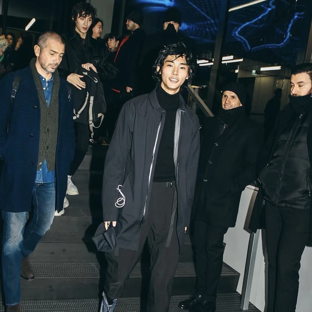 【奥莱专属】FA字母圆领卫衣时尚运动户外秋冬男女同款长袖SS