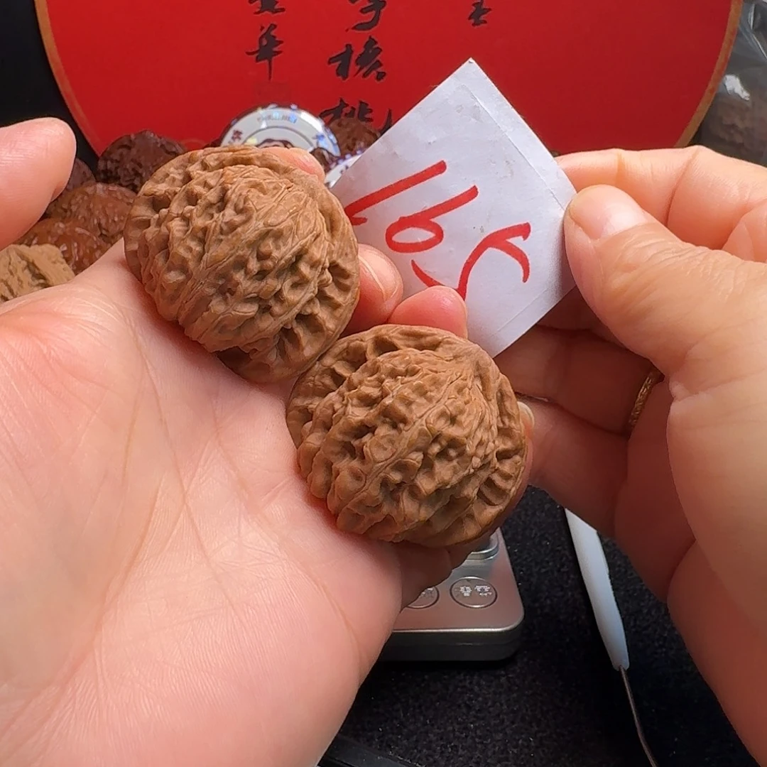 文玩核桃把件42红地闷楼