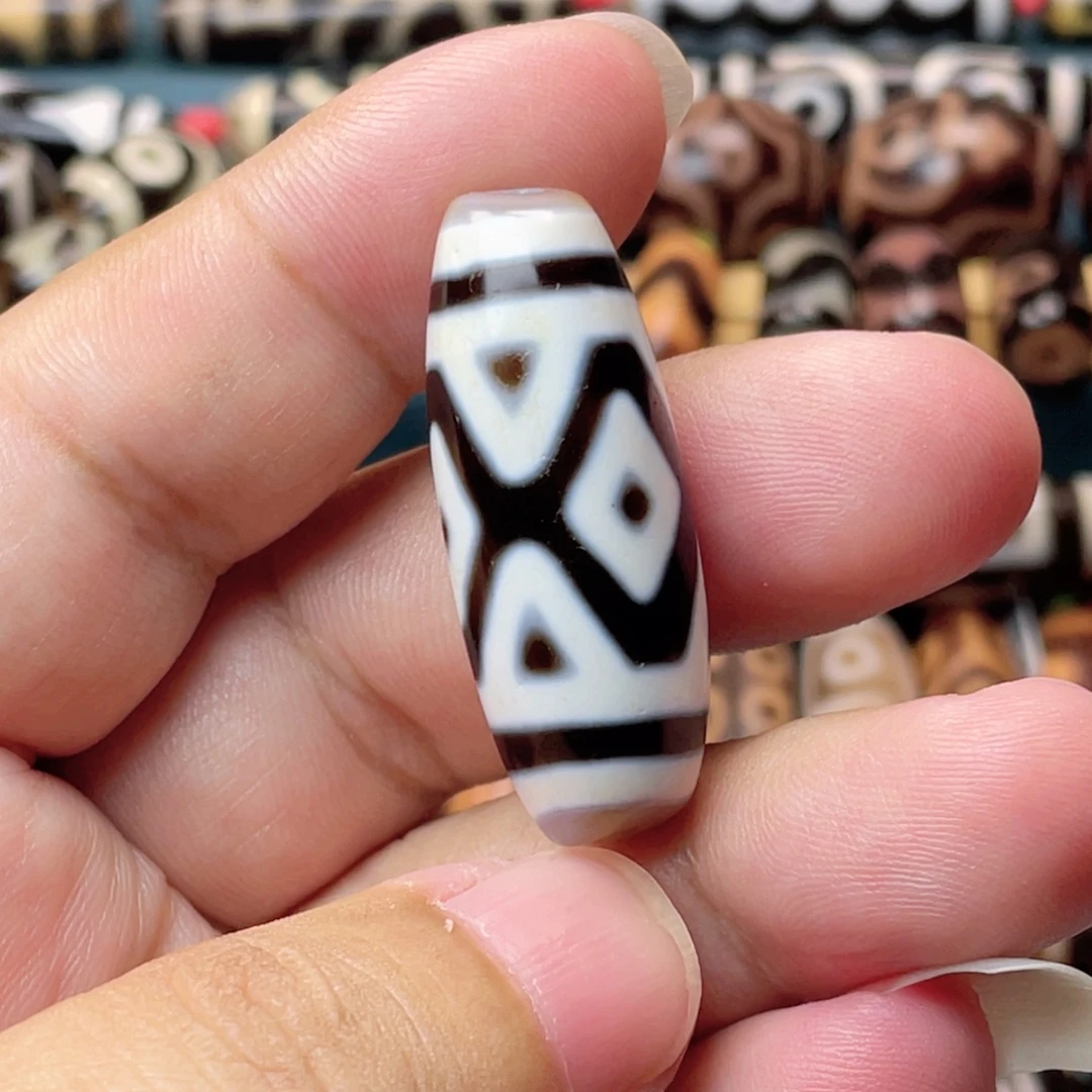 玛瑙/玉髓未镶嵌颈饰朱砂金刚三