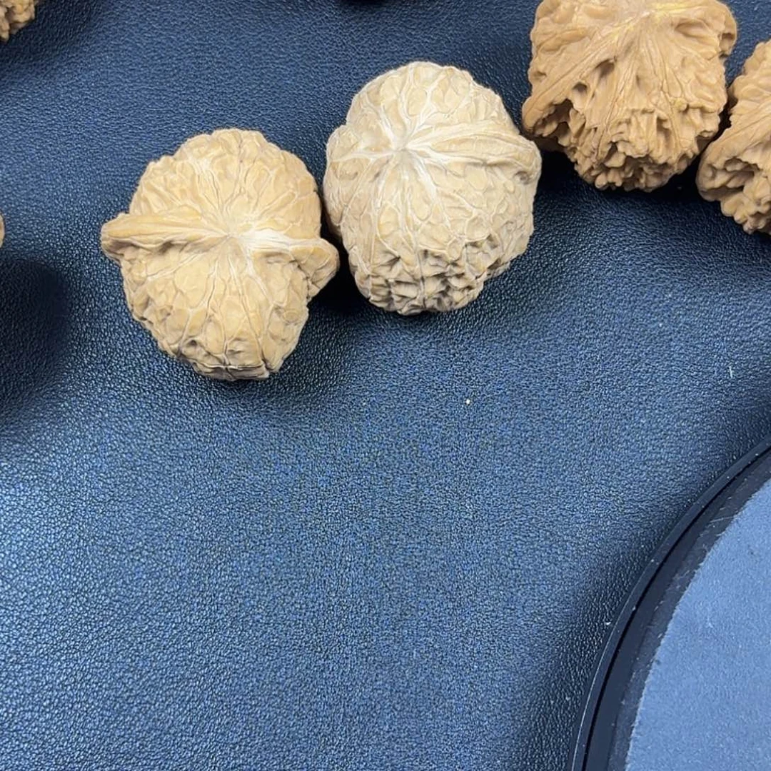 奶***糖文玩核桃吊坠舍利