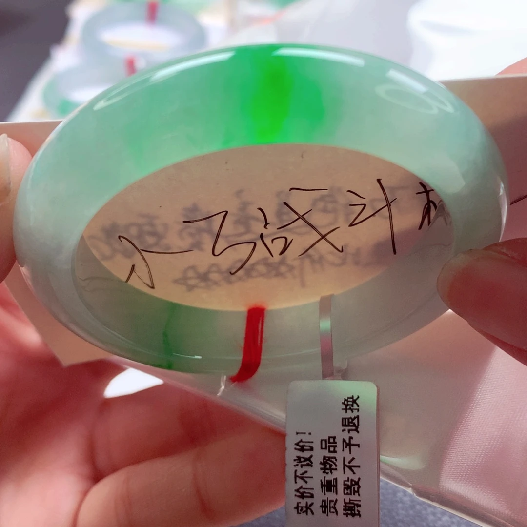 翡翠手镯未镶嵌^***u师妹种色兼得正阳绿分单