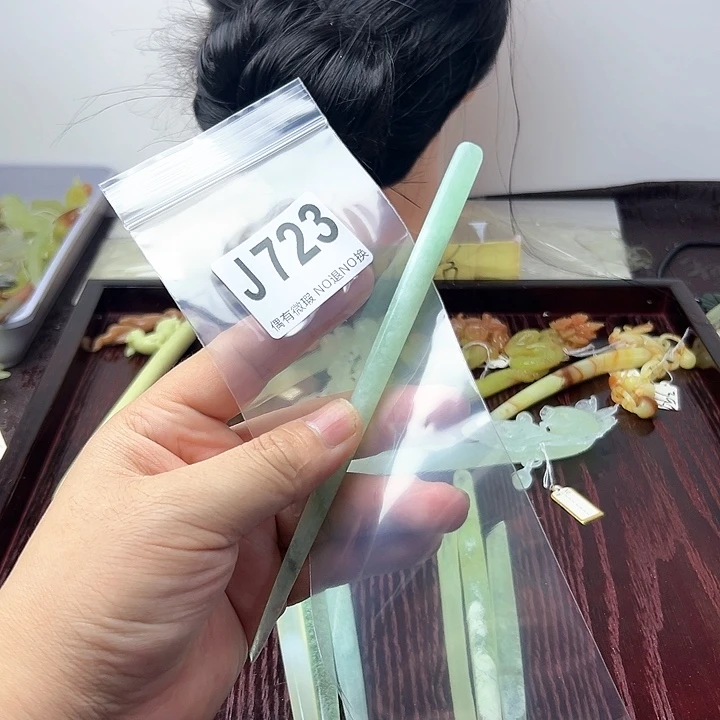 蛇纹石玉发饰合金桃***龙