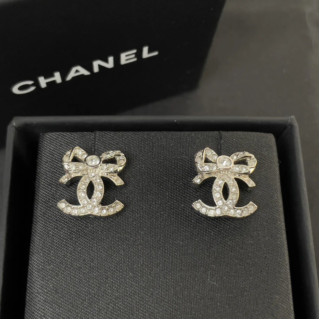 全新未使用 Chanel/香奈儿 银蝴蝶结双C满钻耳钉/火火