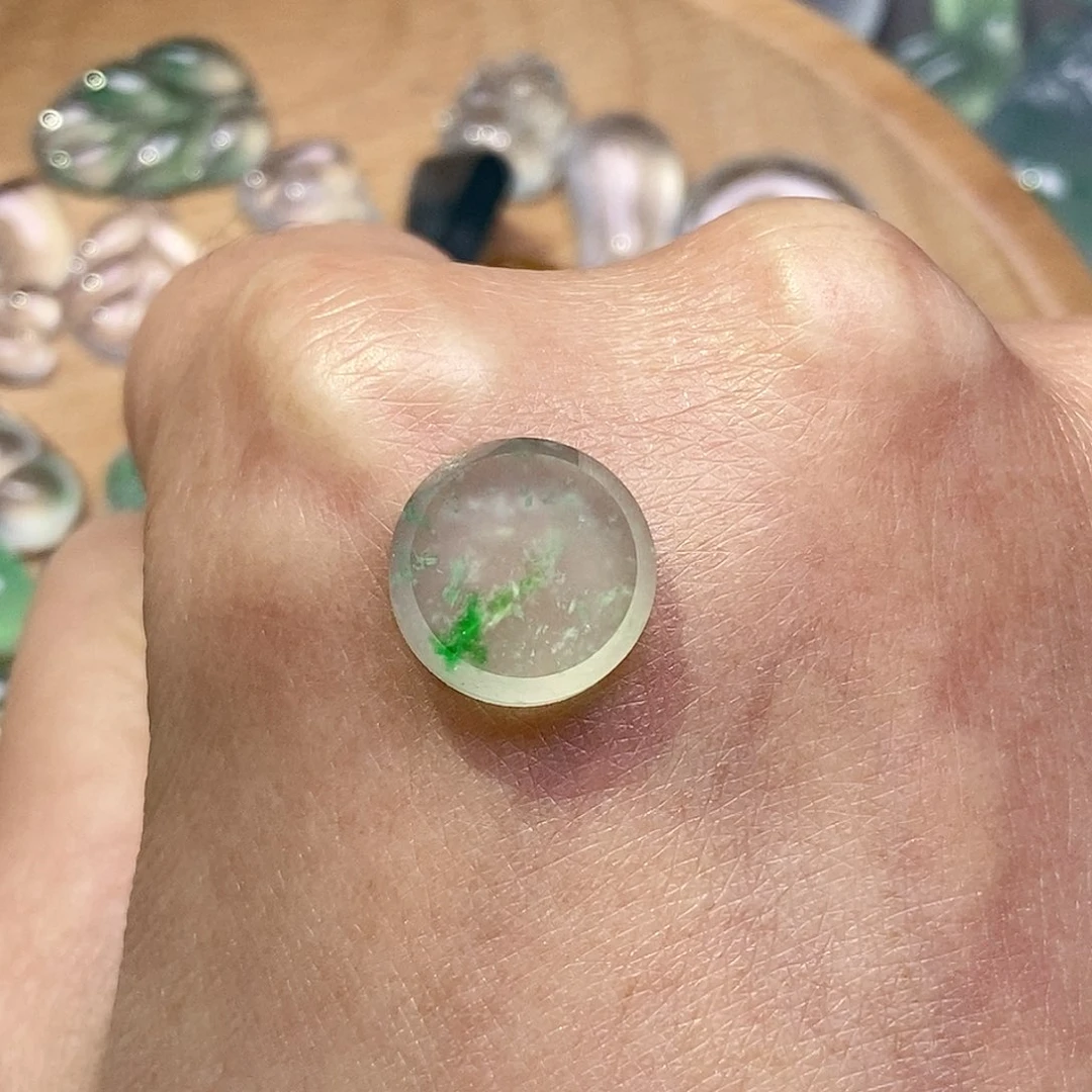 翡翠颈饰未镶嵌翡翠