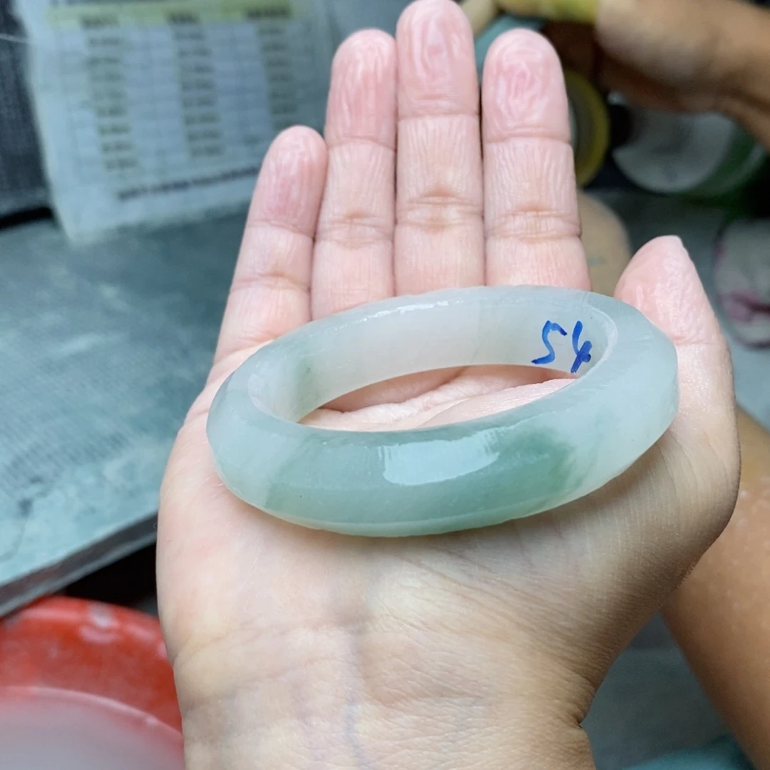 黑***妞石英质玉手镯未镶嵌定制