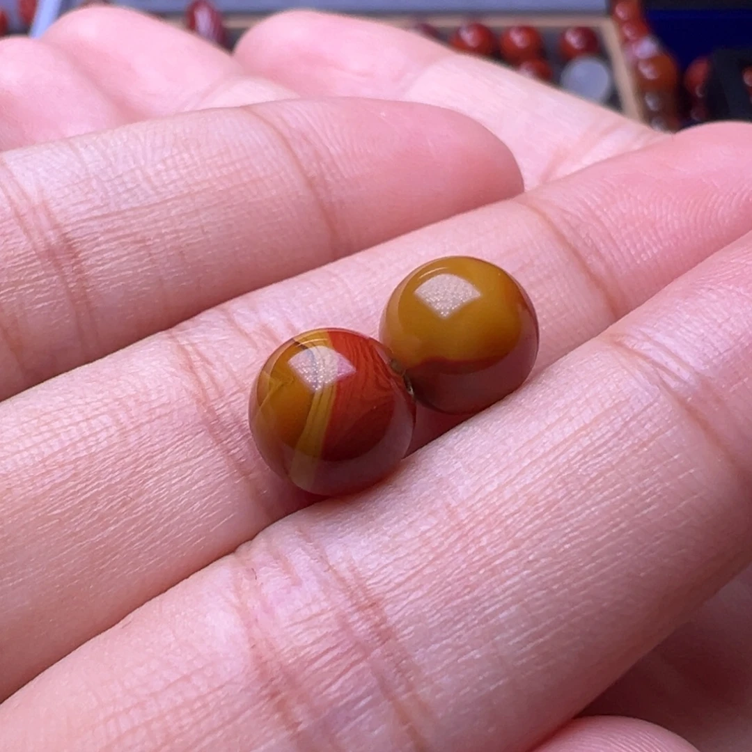 小***哥南红玛瑙未镶嵌珠宝奇石
