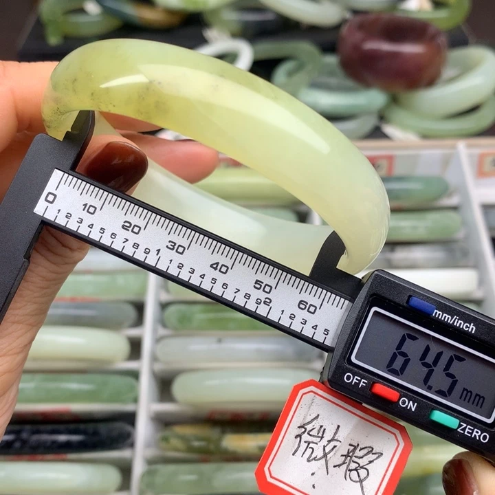 蛇纹石玉未镶嵌手镯560