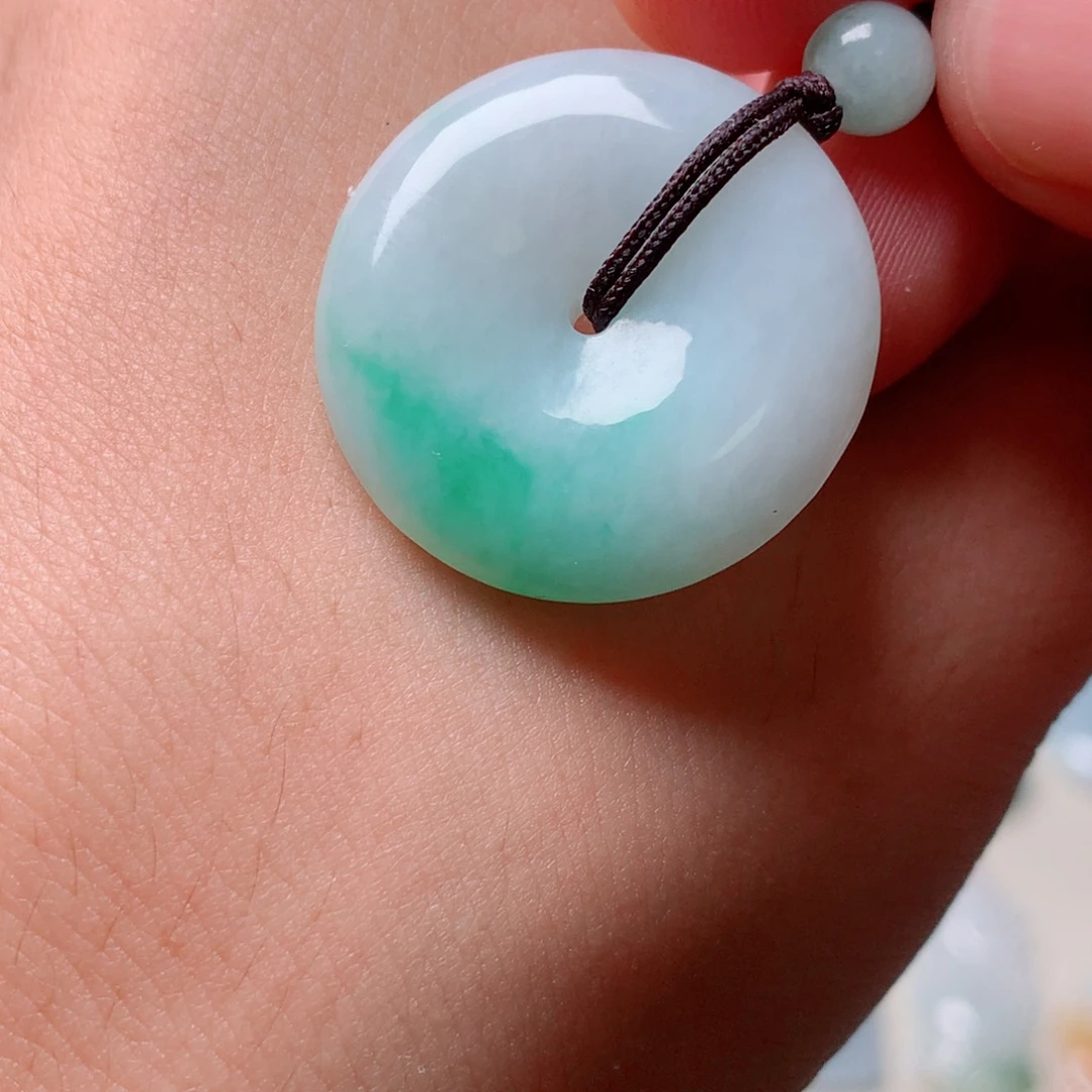 翡翠未镶嵌颈饰平安扣