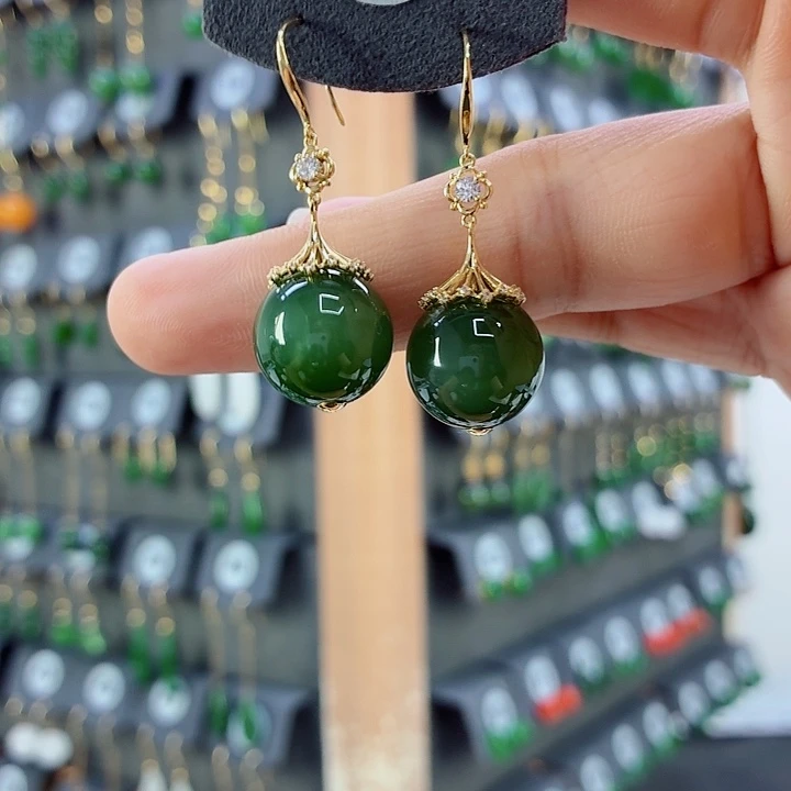 和田玉18K金镶嵌耳饰