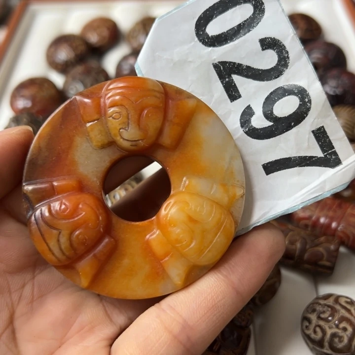 颈饰未镶嵌和田玉（糖玉）