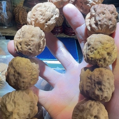 文玩核桃手串金砖舍利12粒带彩36