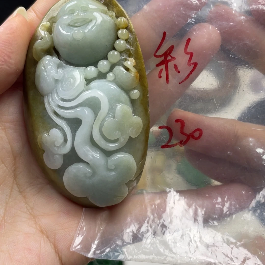彩***姐翡翠未镶嵌颈饰牌子