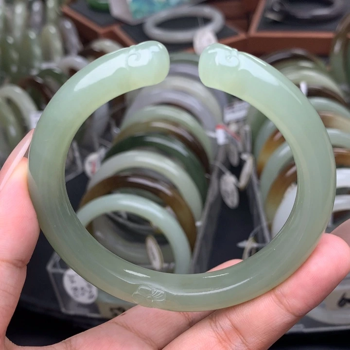 未镶嵌手镯和田玉60