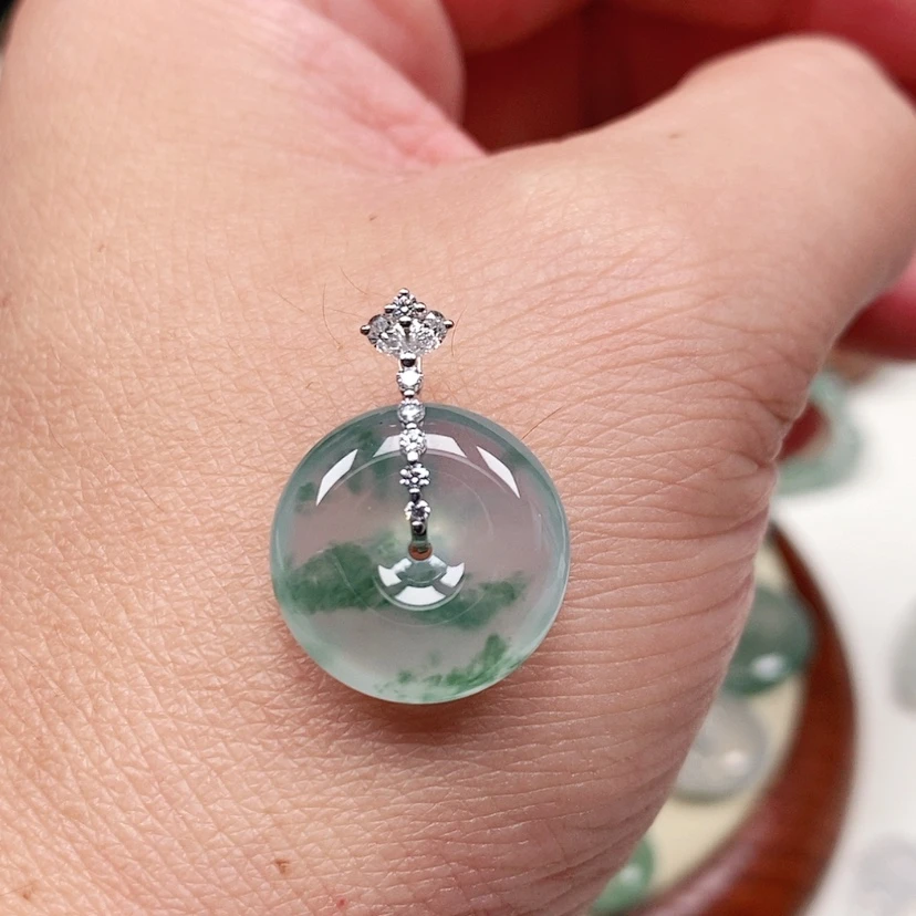 【闪购商品】颈饰18K金镶嵌翡翠