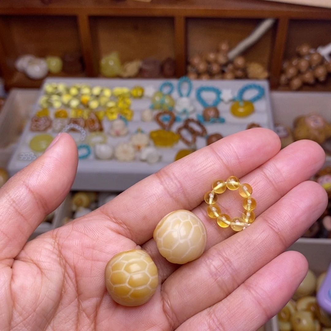 猴头核桃吊坠2个蜜卡2个富甲