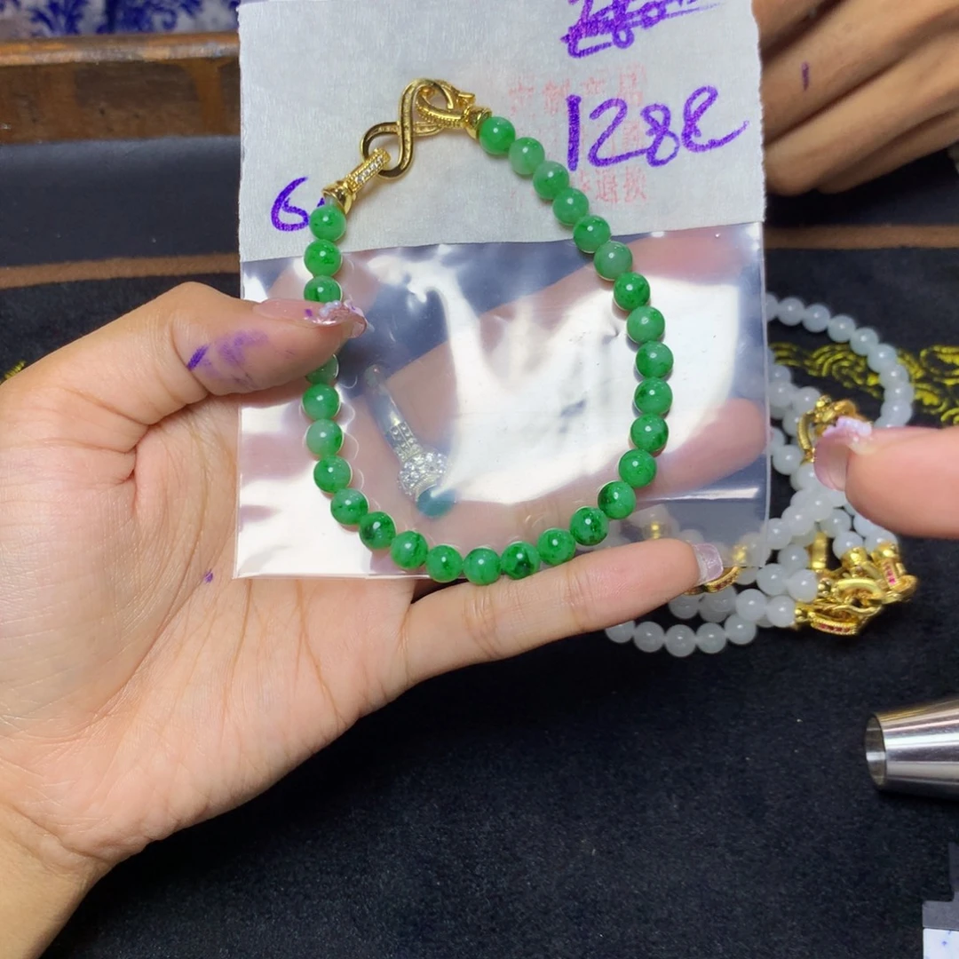 定制翡翠未镶嵌天然缅甸翡翠多样性